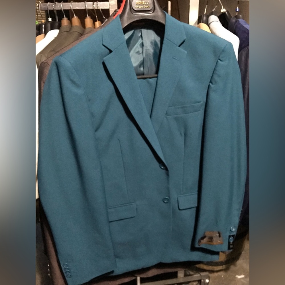 Umberio Bonelli Brand New With Tag 2-Piece Suit Size 44R